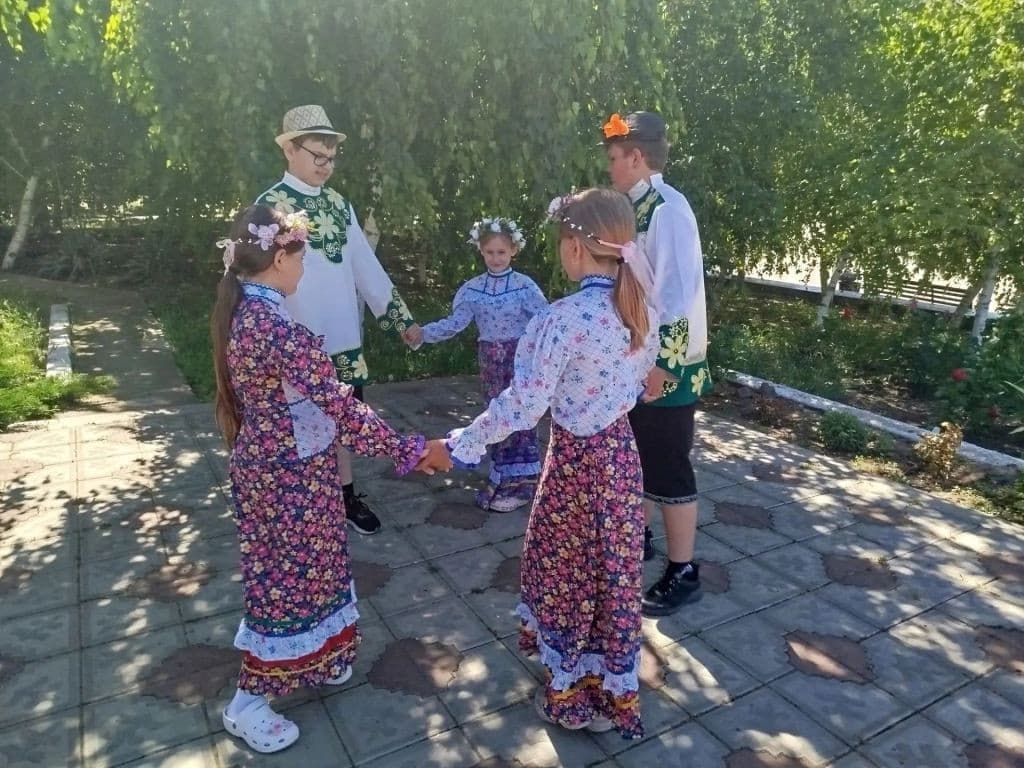 День косоворотки