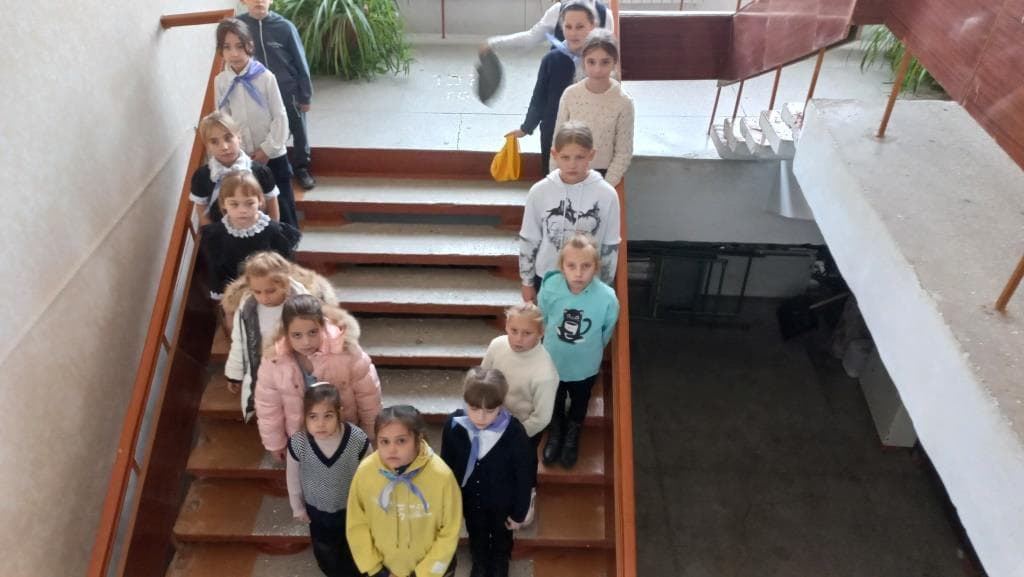 "Поддержим своих"