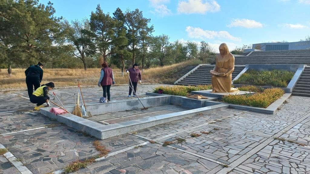 уборка территории Обелиска солдатам